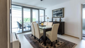 Spacious modern apartment close to the beach